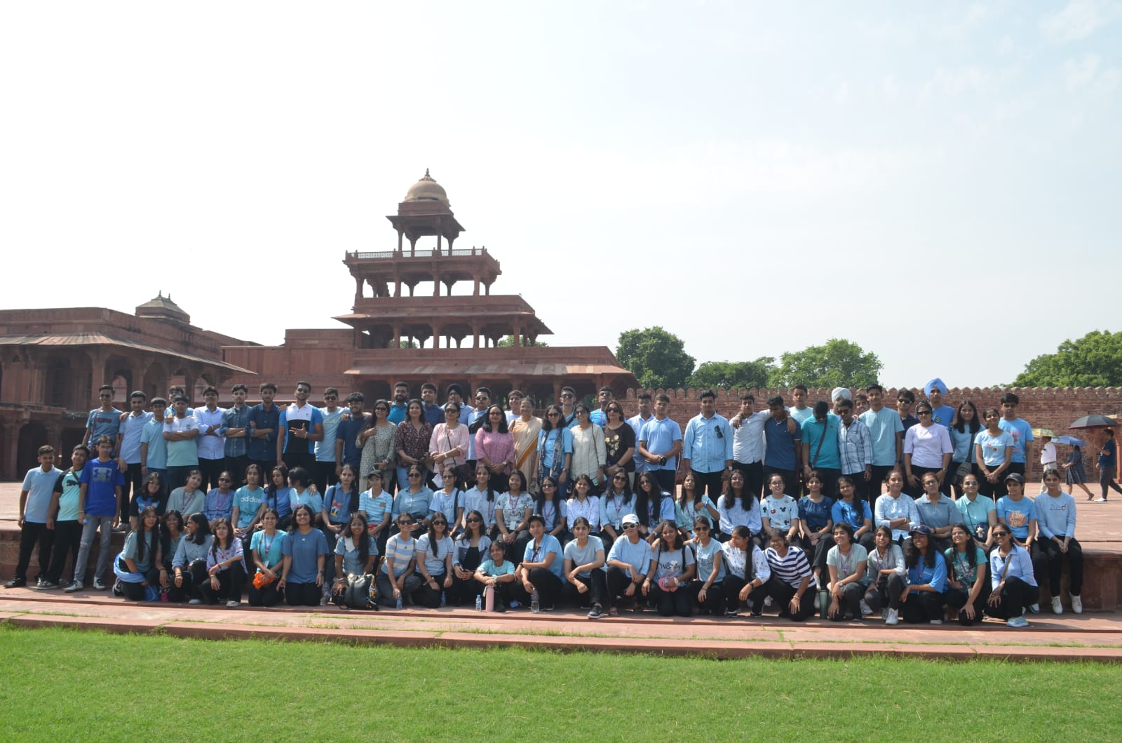 TRIP TO AGRA AND FATEHPUR SIKRI(CLASSES 